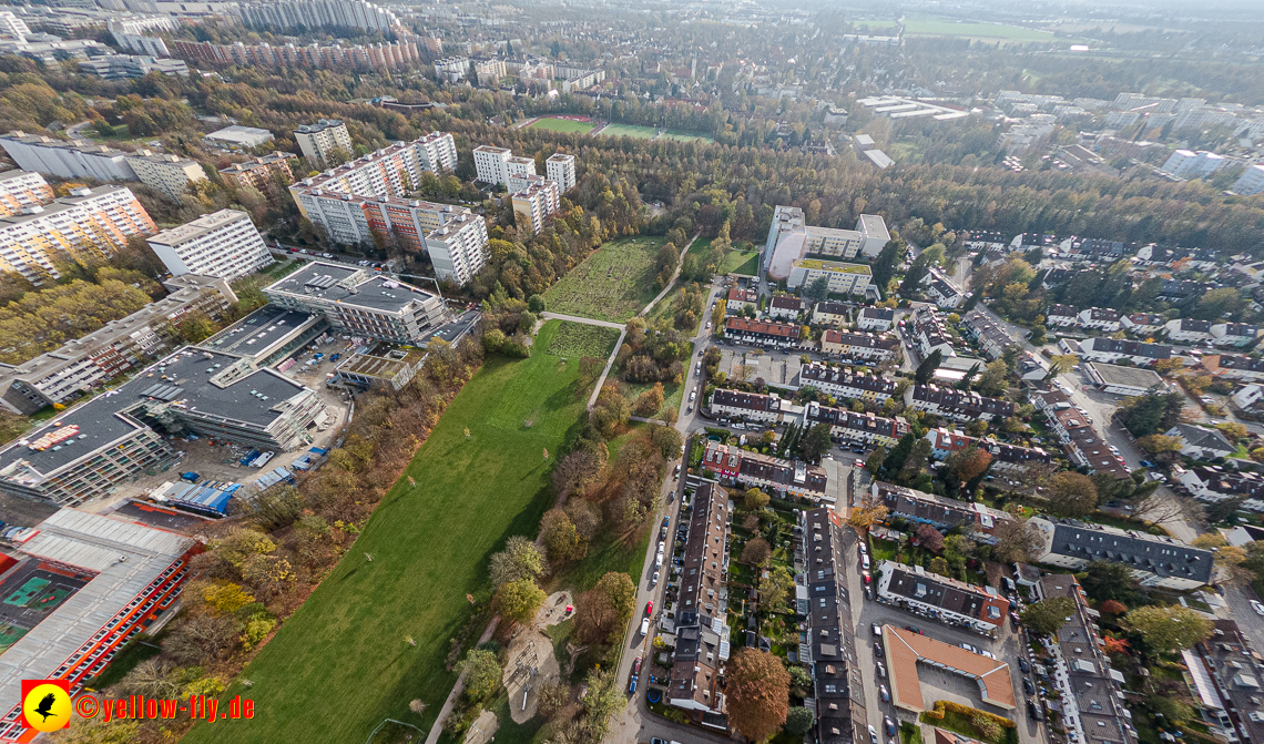 03.11.2022 -  Ostparksee mit Umgebung in Neuperlach